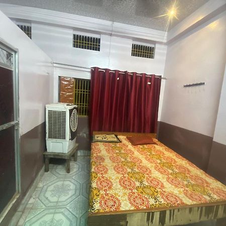 Hotel Yatri Niwas Varanasi Exterior foto