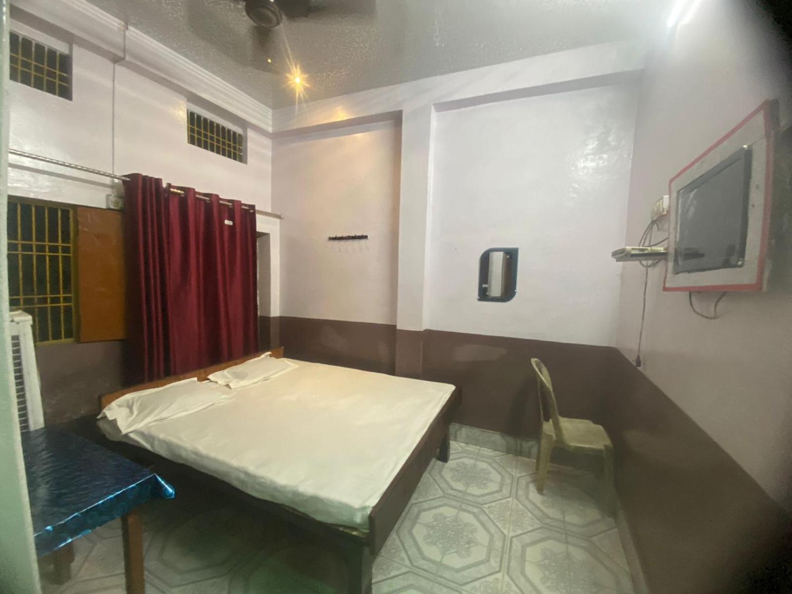 Hotel Yatri Niwas Varanasi Exterior foto